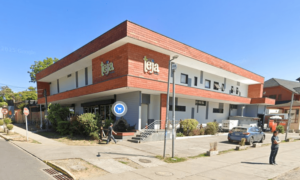 Un supermercado moderno, lleno de vida y propósito